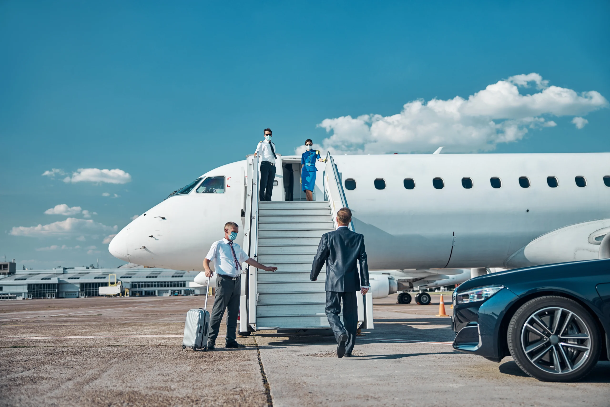 If you rent a limousine from Goodlimo, you will not have any problems getting to the airport